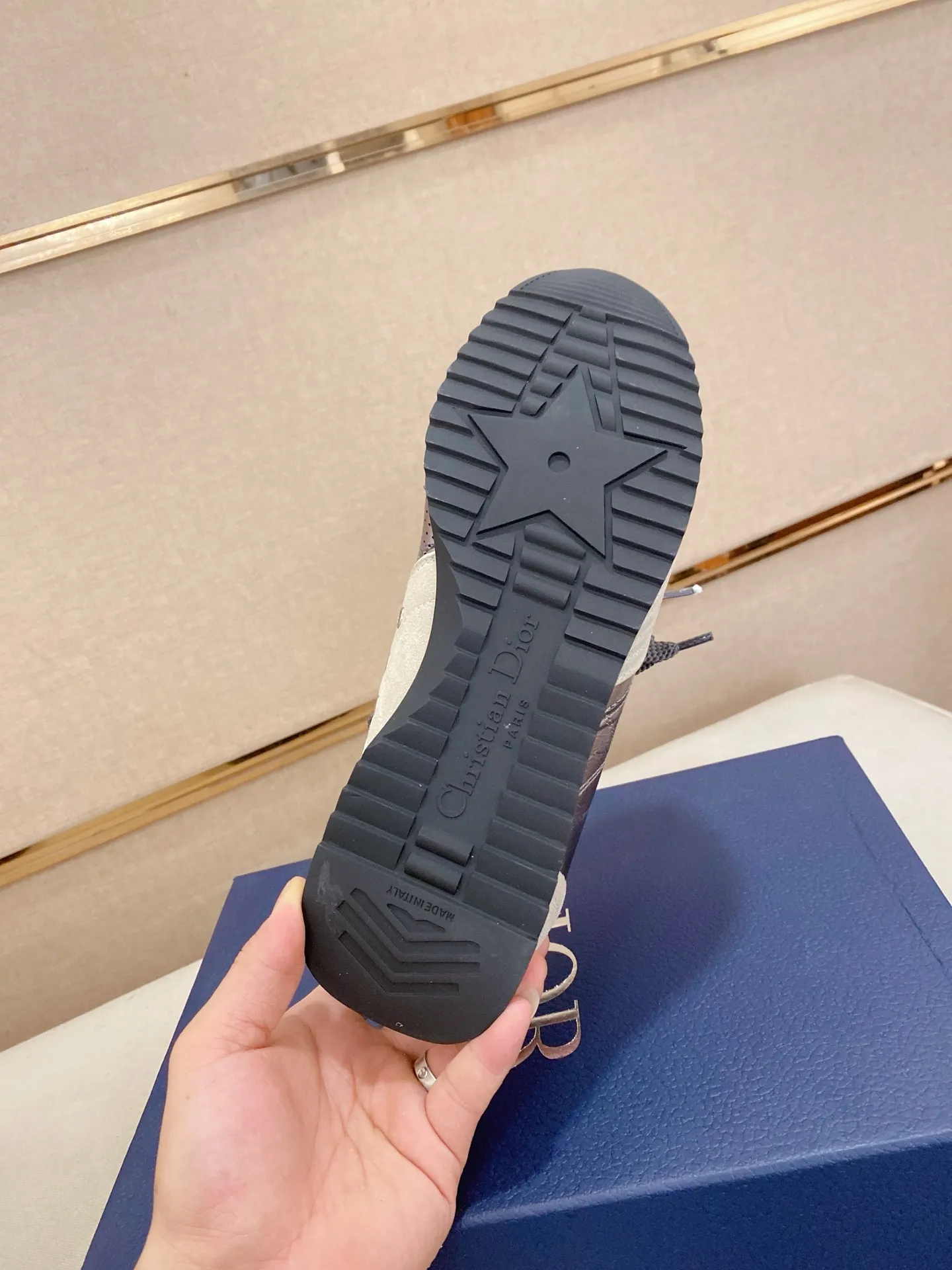 Men's shoes💰: 500💰Couple style💏 [Dior·Dior] New casual sports style men's shoes, new spring and summer design, perfect workmanship, lace-up lazy style to create wardrobe quality, upper: imported first-layer cowhide, mesh breathable lining soft and comfortable, ultra-light TPU wear-resistant outsole, simple, versatile fashion men's shoes, excellent color code number 35--44. (45,46 customized items are not returnable or exchangeable)